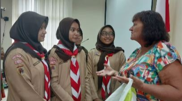 Image of MEET & GREET Sukses: Siswa SMA Negeri 1 Boja Asah Kemampuan Bahasa Inggris dengan Tamu Istimewa dari Swiss